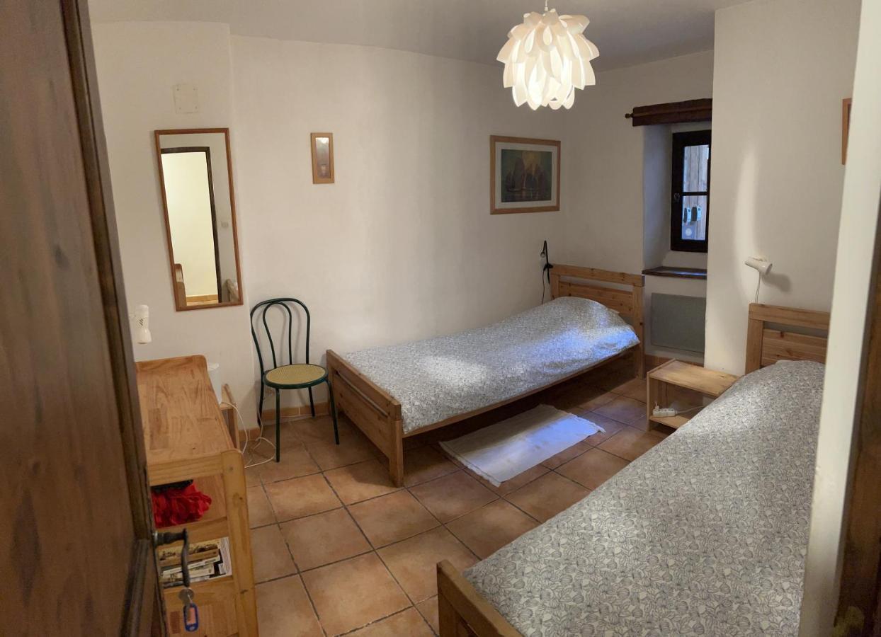 Gite De La Tour Saint-Guilhem-le-Desert Exterior photo